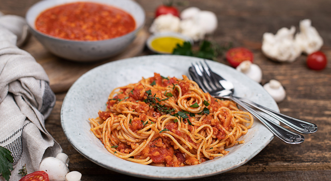 Recheis Vollkornspaghetti mit Karfiol-Bolognese